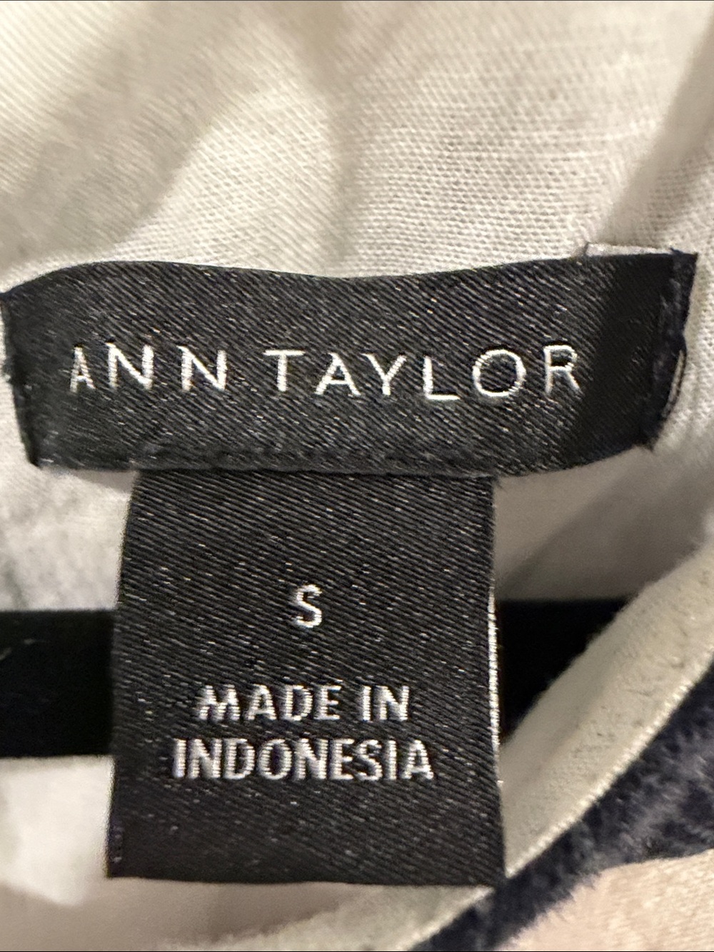 Ann Taylor Cream Tank with Navy Floral Motif - Picture 2 of 6
